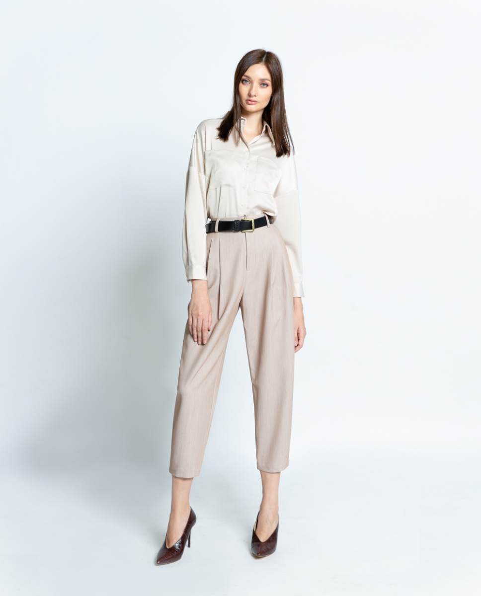 Cách tạo kiểu quần kaki để outfit bạn thu hút hơn